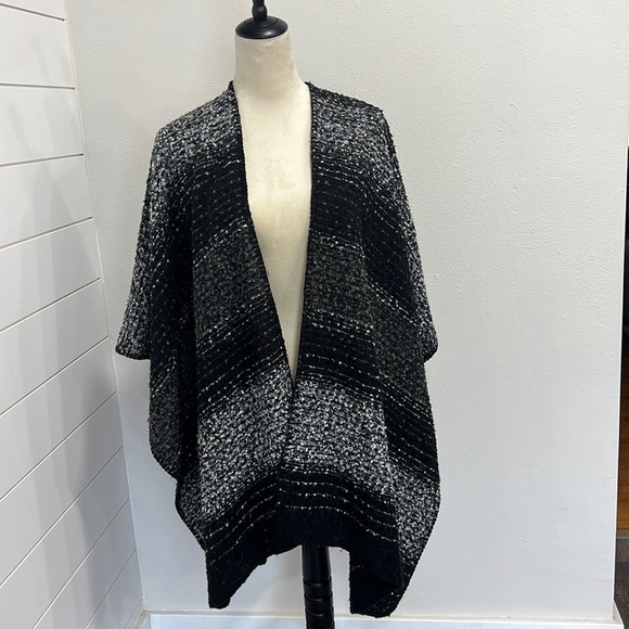 WOOLRICH RUANA/CAPE BLACK GREY ONE SIZE LIGHTWEIGHT LAYER MINIMALIST WARM